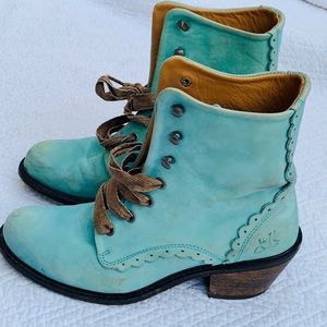 John Fluevog Beautiful Vintage Style Boot 8.5